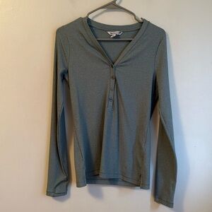 Preowned Women’s Size Small Light green Athleta Uptemo Henley long sleeve top